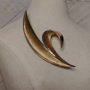 Trifari Vintage Faux Gold Leaf Brooch Marked
